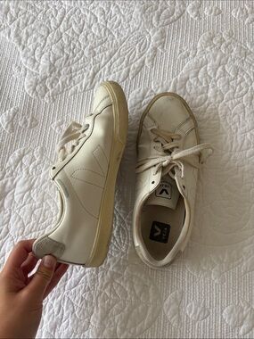 Veja Kids Leather Sneakers in Off-White and Cream
